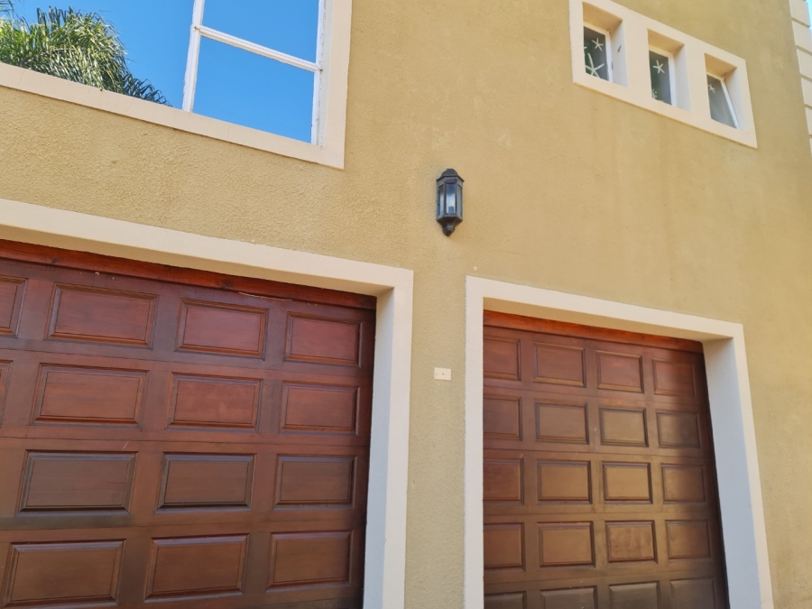 6 Bedroom Property for Sale in Safari Gardens North West
